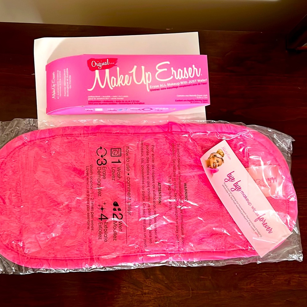 NIB Make up eraser - Picture 1 of 6